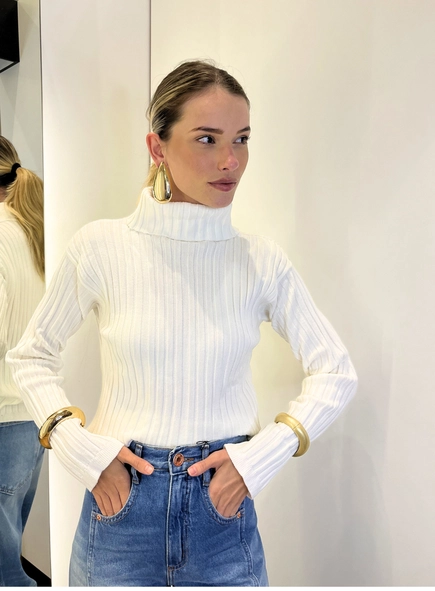 blusa tricot canelado básica gola alta