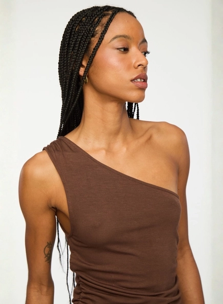 blusa um ombro drapeado lateral animale jeans