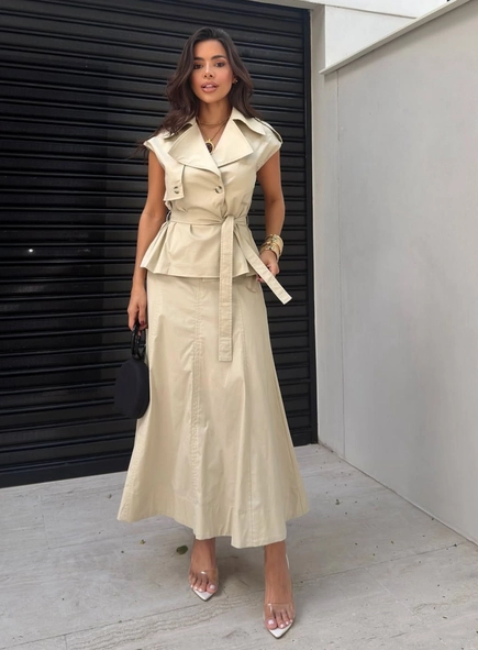 conjunto colete trench e saia midi
