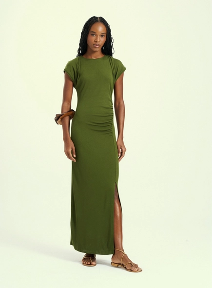 vestido longo drapeado fenda open