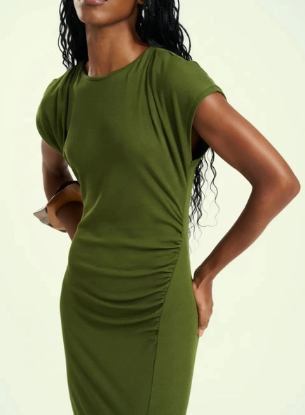vestido longo drapeado fenda open