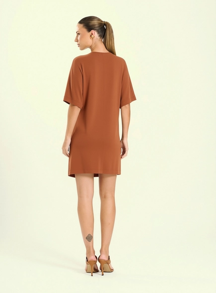 vestido curto detalhe lateral open