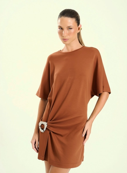 vestido curto detalhe lateral open
