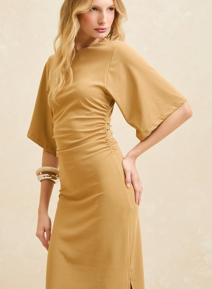 vestido midi manga ampla forum
