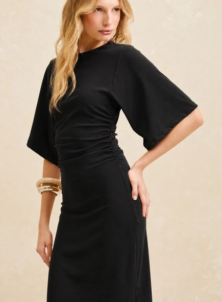 vestido midi manga ampla forum