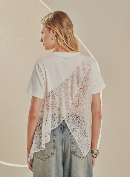 camiseta detalhe renda forum