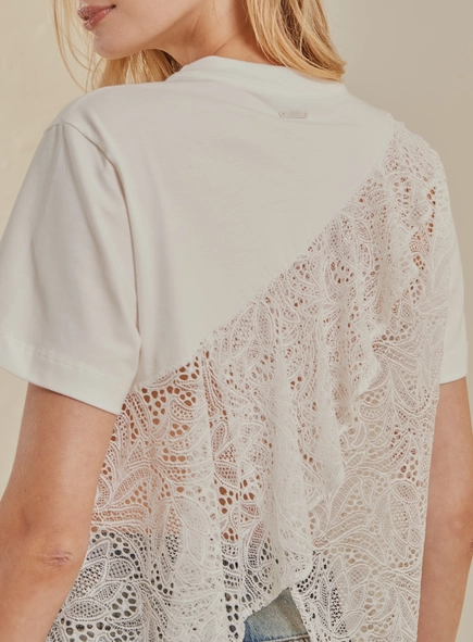 camiseta detalhe renda forum