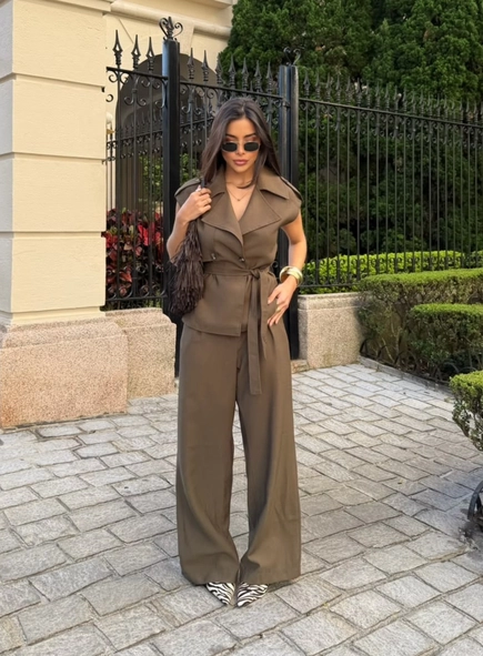 conjunto calça e trench alfaiataria savana