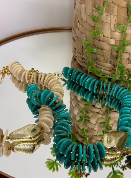 colar resina gold stone